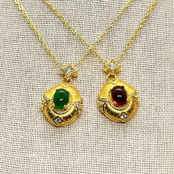 NWOT Elegant vintage style Red Stone Pendant 18K Gold Plated - Picture 9 of 12
